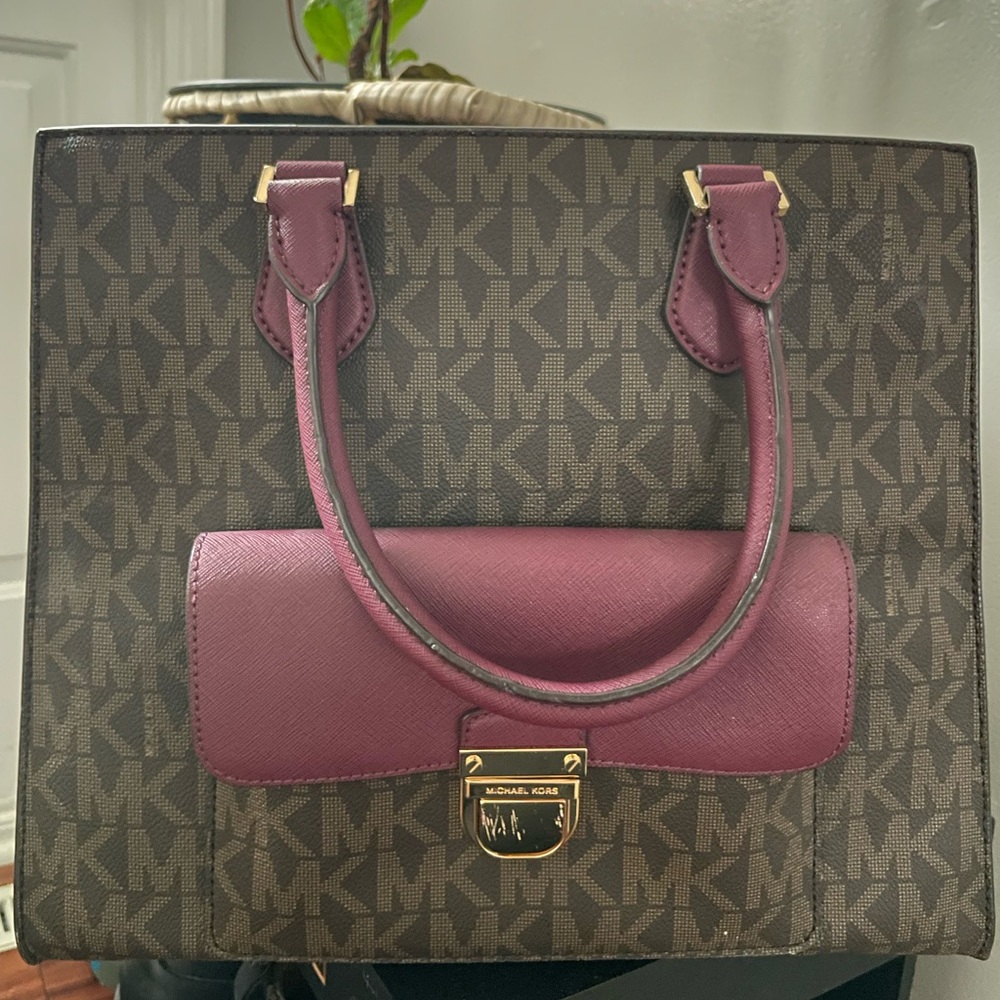 Michael Kors Large Pocket Tote with Shoulder Strap